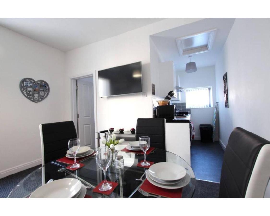 Coast Accommodation Station Road Apartments Blackpool Esterno foto