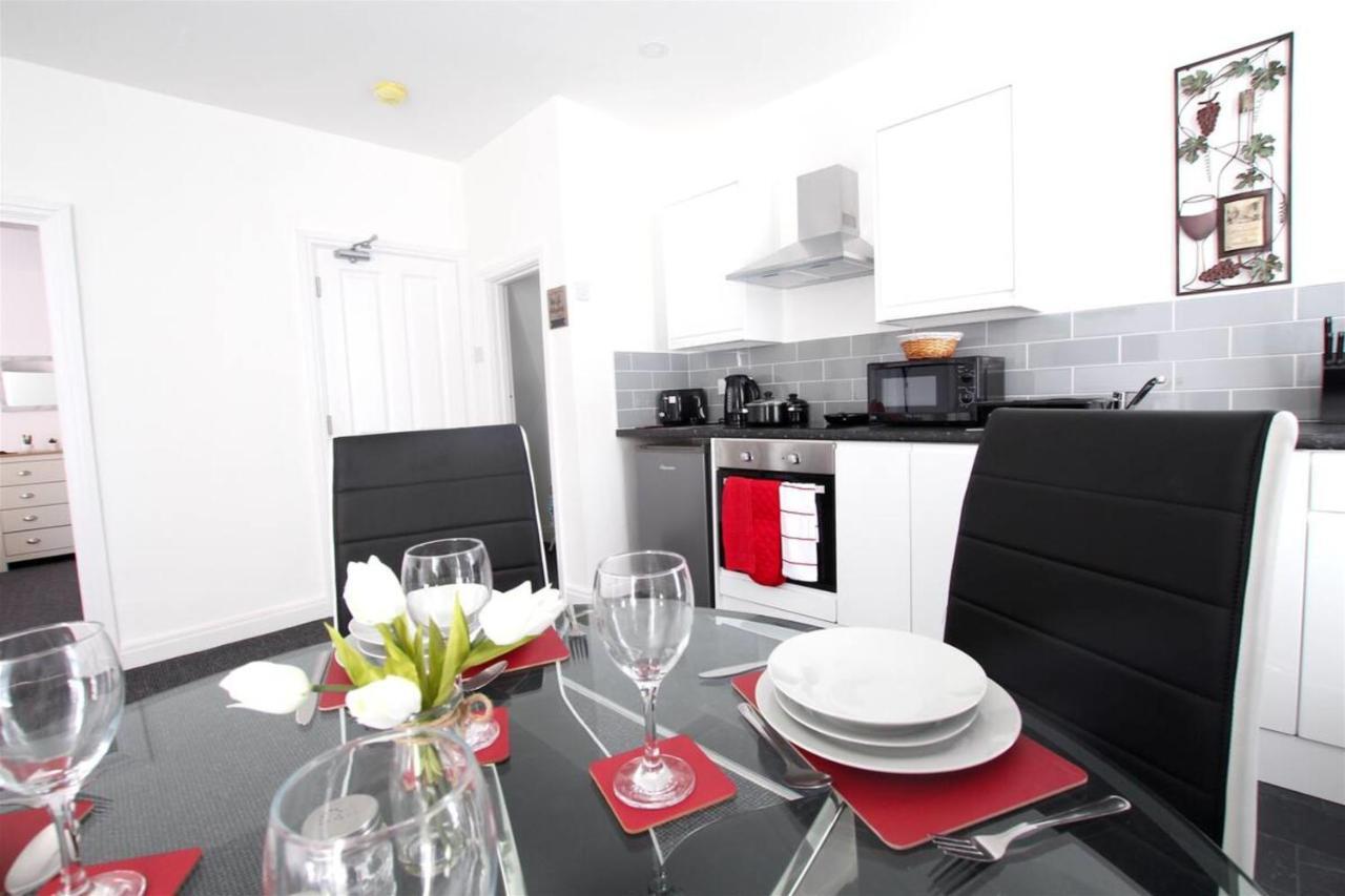 Coast Accommodation Station Road Apartments Blackpool Esterno foto