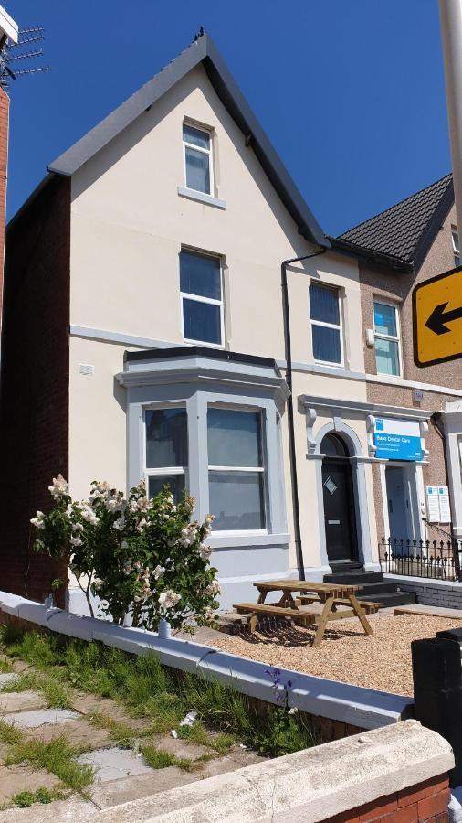 Coast Accommodation Station Road Apartments Blackpool Esterno foto